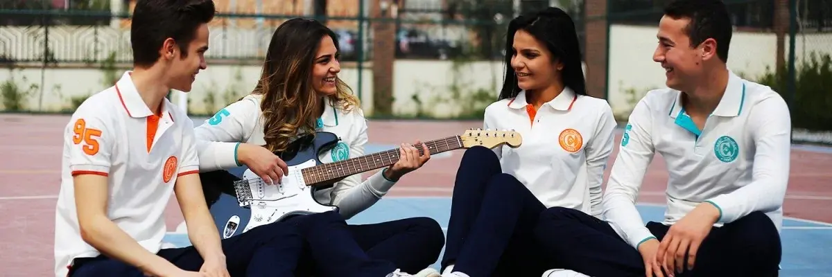 ceceli-okullari-kolej-kiyafetleri-1