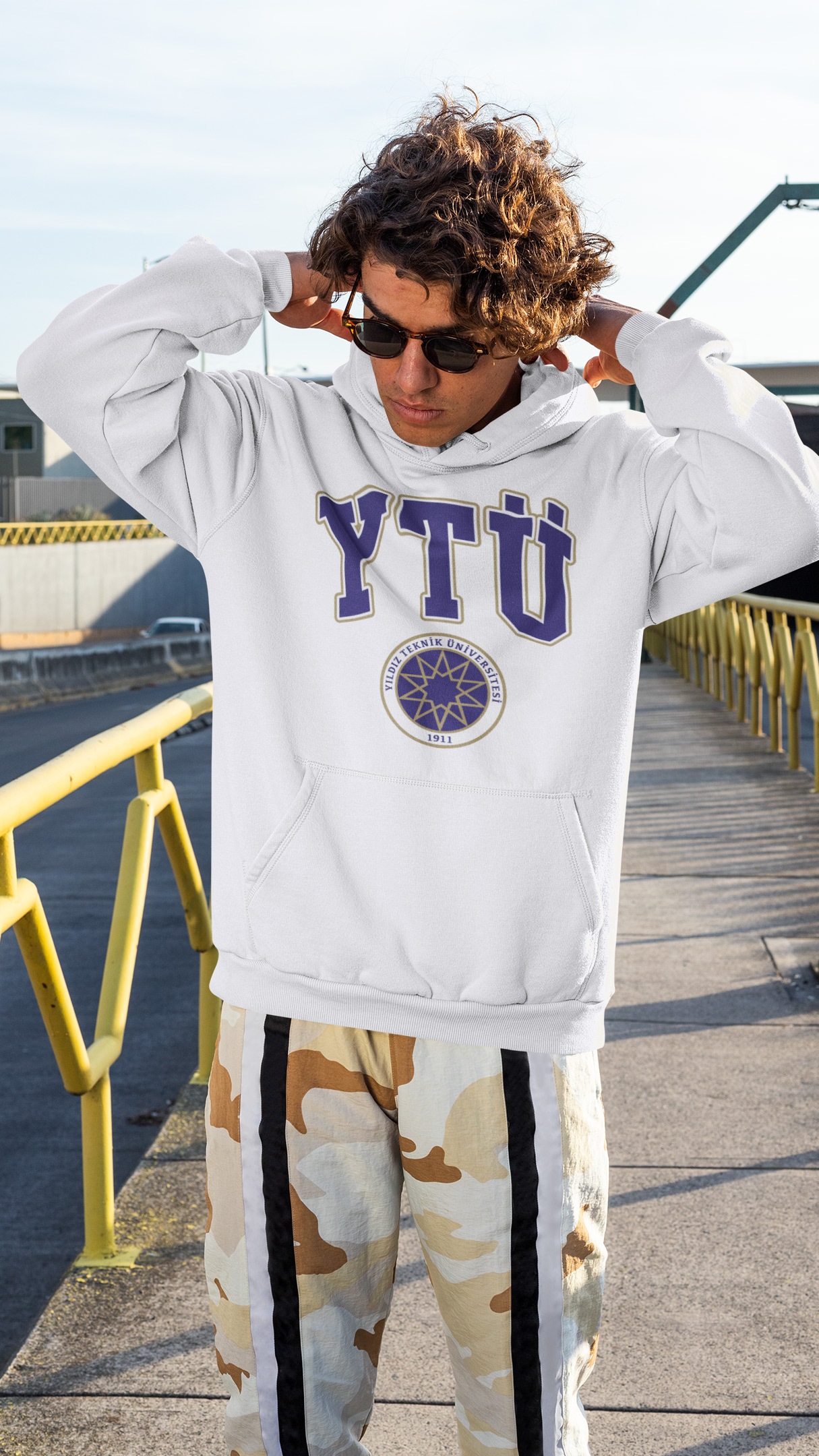 yıldız teknik üniversitesi beyaz kapşonlu sweatshirt